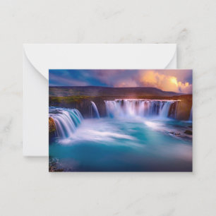 Tarjeta Pequeña Diosa, cascadas islandesas