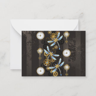 Tarjeta Pequeña Dragoniscos de Steampunk sobre fondo rayado marrón