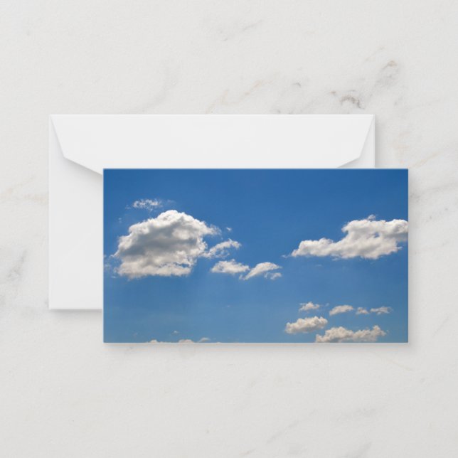 Tarjeta Pequeña El cielo es azul y las nubes blancas están pasando (Anverso)