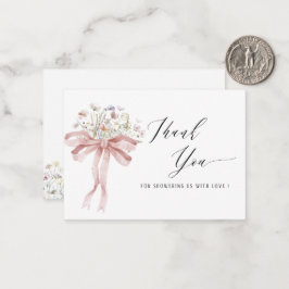 Tarjeta Pequeña Elegante acuarela Bebé en flores silvestres en flo