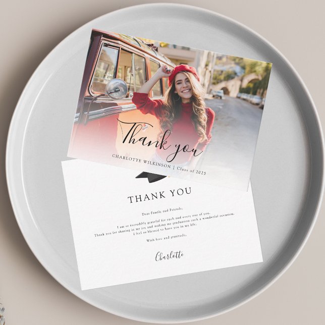Tarjeta Pequeña Elegante Graduación de guión gráfico de moda 2025 (Graduation Script 2025 Photo Thank You Notecard)