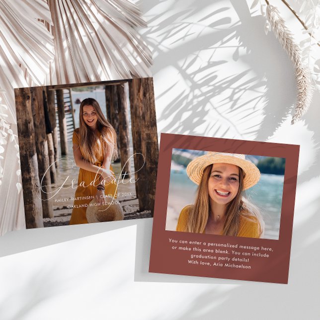 Tarjeta Pequeña Elegante Graduado White Script Photo Red (Subido por el creador)
