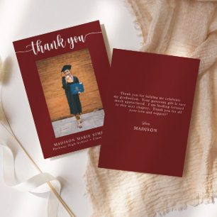 Tarjeta Pequeña Elegante Script Maroon Graduation Photo You