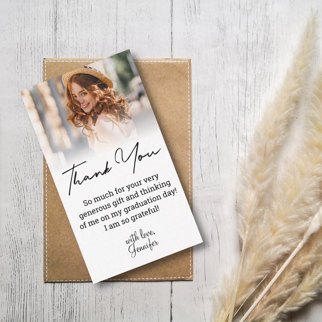 Tarjeta Pequeña escritura a mano elegante, foto de graduación (Subido por el creador)