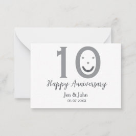Tarjeta Pequeña Feliz 10° aniversario fecha gris emoji negrita
