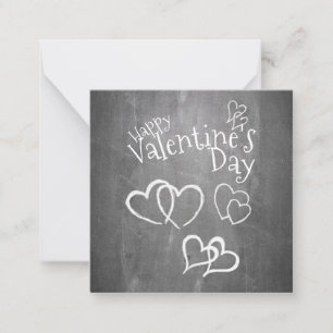 Tarjeta Pequeña Feliz día de San Valentín en una pizarra de tiza