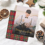 Tarjeta Pequeña Feliz Navidad Red Green Stewart Tartán Photo<br><div class="desc">Celebra tu primera temporada festiva como pareja casada con nuestra exclusiva tarjeta de saludo "Feliz Navidad". Al mostrar tu preciado frente y centro de fotos recién casadas, esta carta combina maravillosamente la alegría de tu unión con la magia de la temporada de fiestas. Dé la vuelta a la carta para...</div>