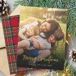 Tarjeta Pequeña Feliz Navidad Red Stewart Tartan Family Photo<br><div class="desc">Celebra tu temporada festiva como familia con nuestra exclusiva tarjeta de saludo "Feliz Navidad". Al mostrar tu preciado frente y centro fotográfico, esta carta muestra maravillosamente la alegría que tienes como familia con la magia de la temporada de vacaciones. Dé la vuelta a la tarjeta para revelar un diseño intemporal...</div>