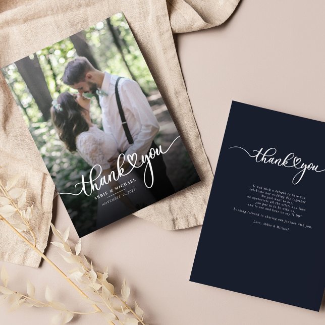 Tarjeta Pequeña Gracias a los Bodas modernos con foto a mano (Wedding Photo Script Typography Thank You Notecard)