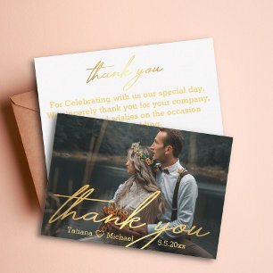 Tarjeta Pequeña gracias,foto de boda con letra manuscrita dorada