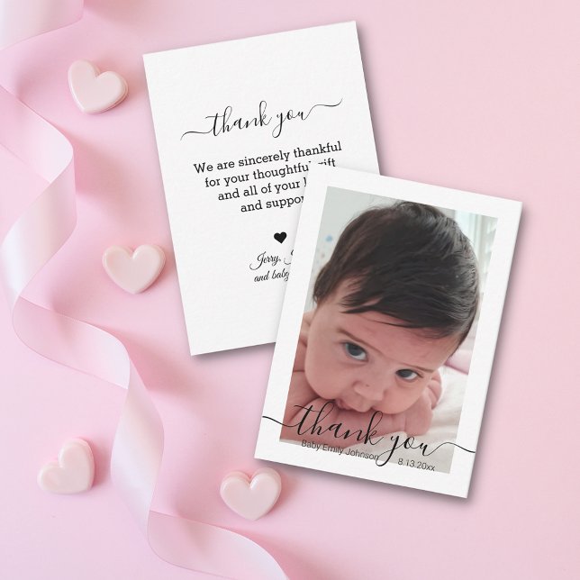 Tarjeta Pequeña gracias, moderna escritura a mano foto de bebé (Subido por el creador)