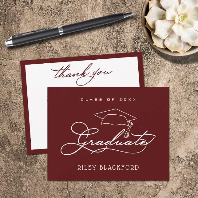 Tarjeta Pequeña Graduación Cap Dark Maroon Gracias (Graduation cap on dark maroon flat thank you note cards have room for your message on the back.)