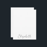 Tarjeta Pequeña Guion de nombre personalizado escrito a mano elega<br><div class="desc">Impresionante en su simplicidad,  estas tarjetas de notas personalizadas con nombre personalizado presentan una fuente de estilo escrito a mano. En negro sobre blanco. El nombre es personalizable. Hace un regalo maravilloso para las fiestas,  damas de honor,  graduación y más. Parte de una colección de Parcel Studios.</div>