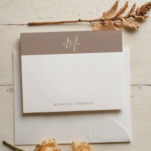 Tarjeta Pequeña Guión monogramado de Warmth Beige