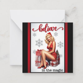 Tarjeta Pequeña La creencia retro en el pinup de los Navidades mág