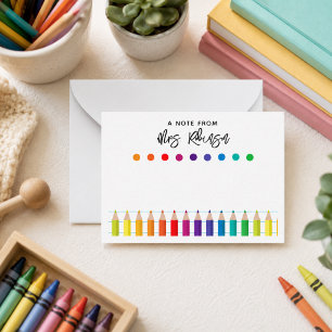 Tarjeta Pequeña Maestra de jardín de infancia de crayones de arcoí