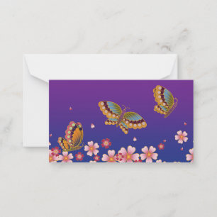 Tarjeta Pequeña Mariposas japonesas en medio de sakura florecen en