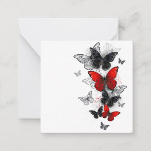 Tarjeta Pequeña Mariposas Morpho voladoras negras y rojas