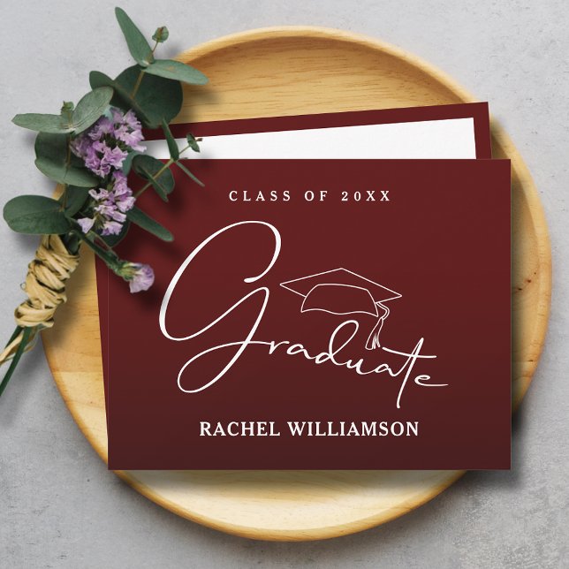 Tarjeta Pequeña Maroon de guión de graduado gracias (Graduate in white script calligraphy on maroon flat thank you note cards with message on the back)