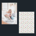 Tarjeta Pequeña Mini Gold Winter Greenery Fotos navideñas<br><div class="desc">¿Buscas una hermosa y única tarjeta de vacaciones para mandarla a tus amigos y familia este año? No busque más y venga a nuestra Mini Gold Winter Greenery Merry Christmas Photo Card! Esta sencilla y elegante tarjeta de 3.5x2.5 muestra su foto favorita de color con luz de color, cubierta con...</div>