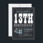 Tarjeta Pequeña Moda presupuestaria 13.º globo azul de cartón de c<br><div class="desc">Invitación a la fiesta de cumpleaños 13 del globo azul blanco de Chalkboard rústico vintage</div>