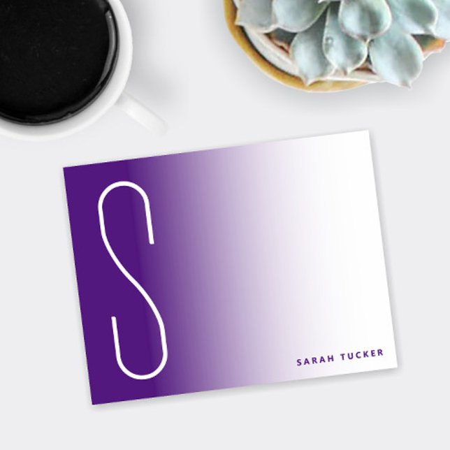 Tarjeta Pequeña Moderno y delgado Monograma Purple Fade Profesiona (Thin monogram purple ombre flat note card)