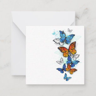 Tarjeta Pequeña Morfo y monarca de las mariposas voladoras