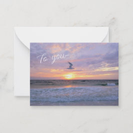 Tarjeta Pequeña Nubes brillantes sobre el atardecer