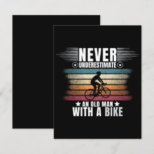 Tarjeta Pequeña Nunca Subestimes a un Hombre Mayor en una Biciclet