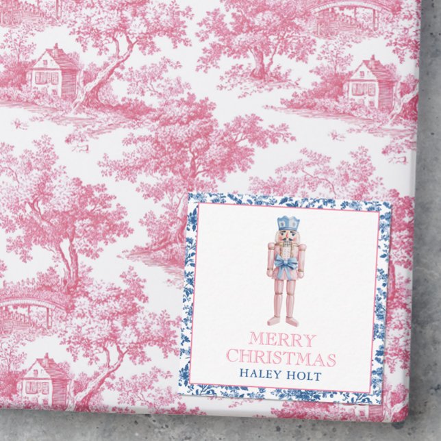 Tarjeta Pequeña Nutcracker de los Navidades de toile de Chinoiseri (Photo of a pink and blue chinoiserie christmas gift with a gift enclosure card.)
