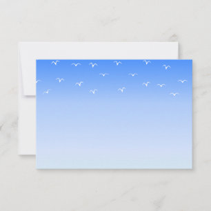 Tarjeta Pequeña Pájaros volando en el cielo azul en blanco