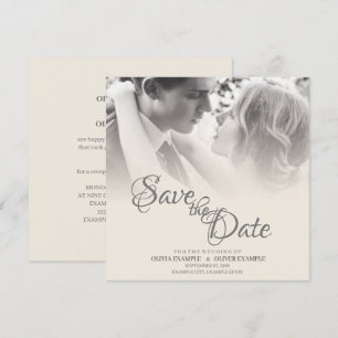 Tarjeta Pequeña Pareja de recién casados besándose en monocromo