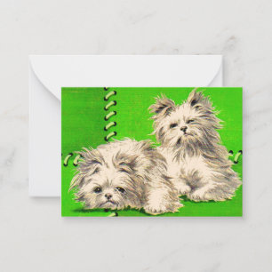 Tarjeta Pequeña perros lindos y esponjosos