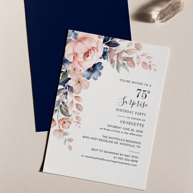Tarjeta Pequeña Pink Blue Floral 75th Birthday Party Invitation (75th Birthday Pink Floral Party Invitation)