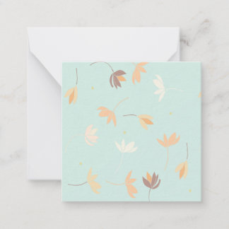 Tarjeta pequeña plana, con diseño floral.