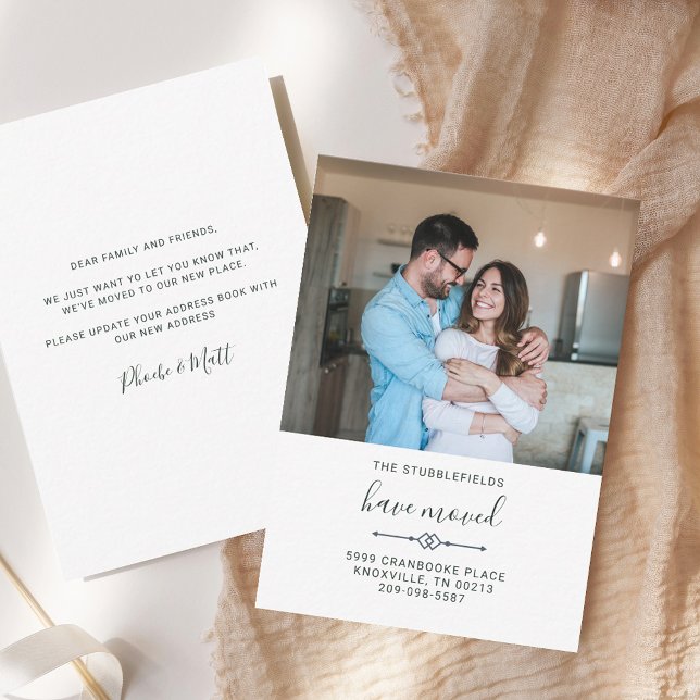Tarjeta Pequeña Presupuesto que hemos trasladado a la fotografía f (We've Moved Family Photo Modern Moving Announcement)