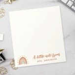 Tarjeta Pequeña Profesor moderno Nombre personalizado Boho Arcoiri<br><div class="desc">La tarjeta Custom Name Boho Earth Tone Rainbow Sun Teacher Note es un regalo único y elegante que combina elementos bohemios y terrenales con un sol arcoiris vibrante. Además de la impactante gráfica, las tarjetas de notas también se pueden personalizar con tu propio nombre, convirtiéndolas en una pieza realmente personalizada....</div>