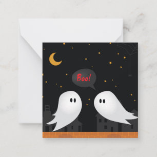 Tarjeta Pequeña Saludos de Halloween, lindos fantasmas en la ciuda