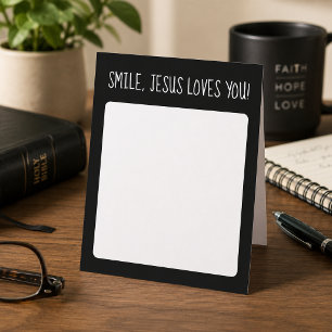 Tarjeta Pequeña Sonríe, Jesús te ama en blanco y negro