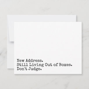 Tarjeta Pequeña Todavía viviendo fuera de las cajas no juzga la ta