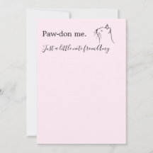 Un gato chiflado preguntando "Perdóname" rosado