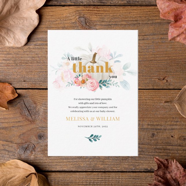 Tarjeta Pequeña Un pequeño Baby Shower con flores de calabaza grac (Fall Floral White Pumpkin Baby Shower Thank You Card)
