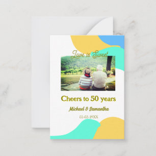 Tarjeta Pequeña vitoreo por los 50 años de amor es dulce retro