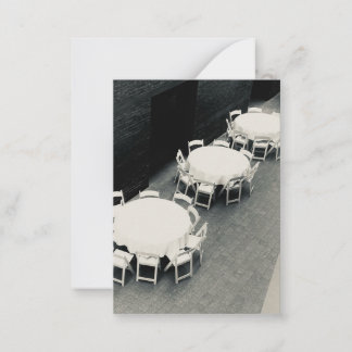 Tarjeta Pequeña White Chairs and Tables Photo