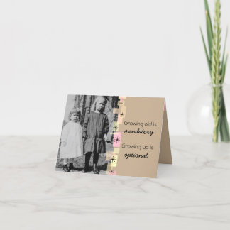 Tarjeta Pequeñas hermanas del vintage que crecen la