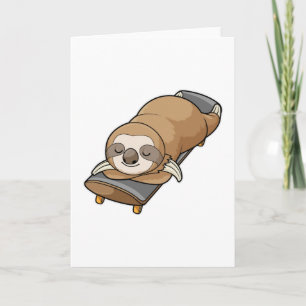 Tarjeta Perezoso durmiendo con monopatín