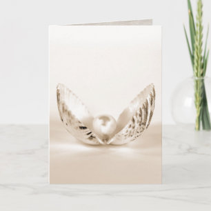 Tarjeta perla única en concha de mar