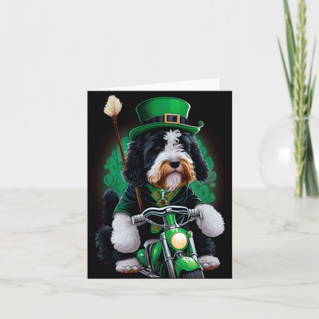 Tarjeta Perro Bernedoodle conduciendo bicicleta Día de San (Anverso)