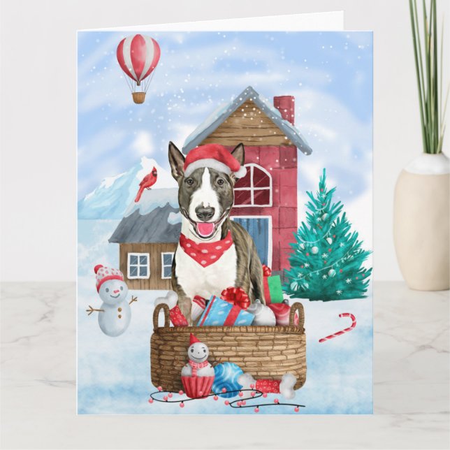 Tarjeta Perro Bull Terrier en casa de Navidad con nieve (Anverso)