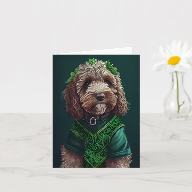 Tarjeta Perro Cockapoo con vestido de San Patricio (Planta pequeña)